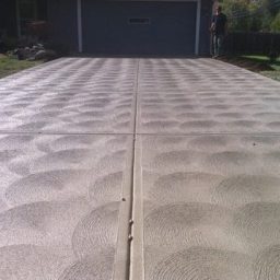 Newly laid driveway with a circular pattern in the concrete